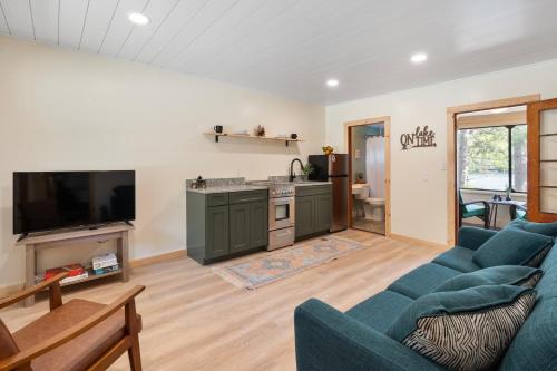 Squam Waterfront 2 Bed 2 Bath 20721461 — Holderness