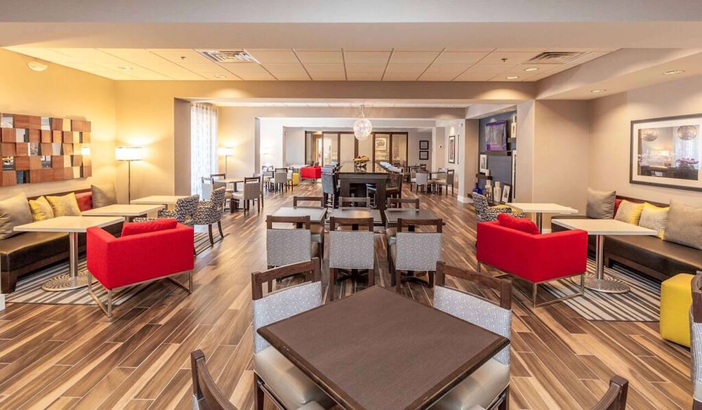 Hampton Inn Emerson LakePoint - photo 7