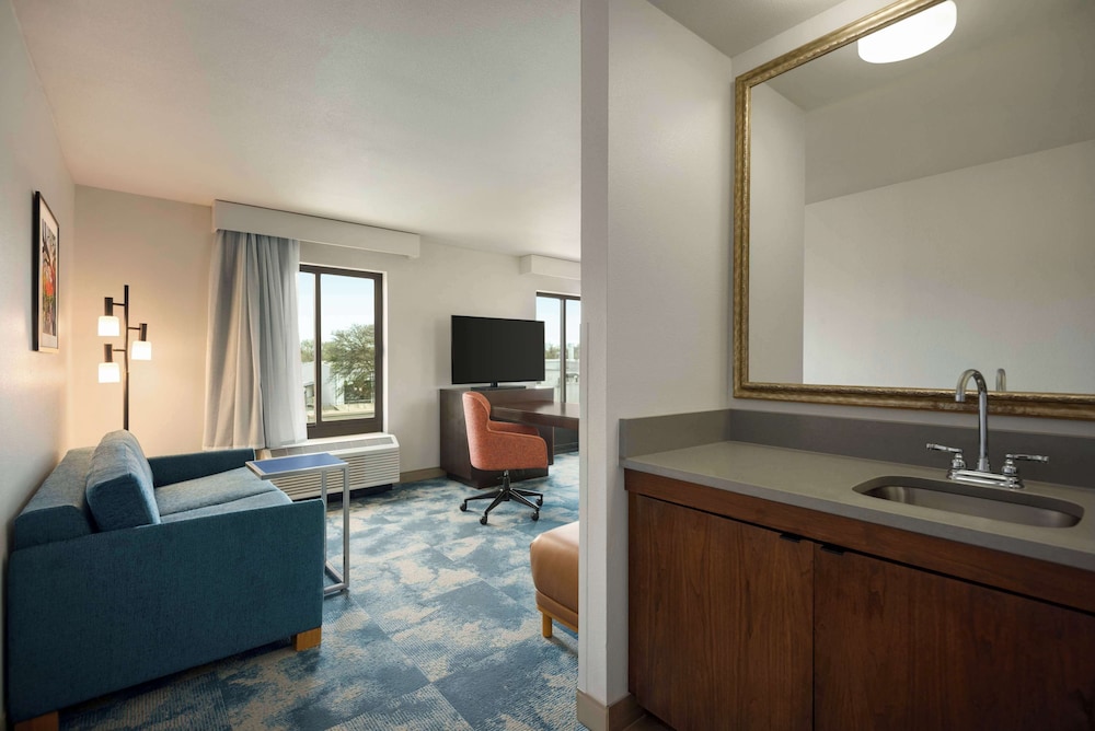 Hampton Inn & Suites San Marcos - photo 17