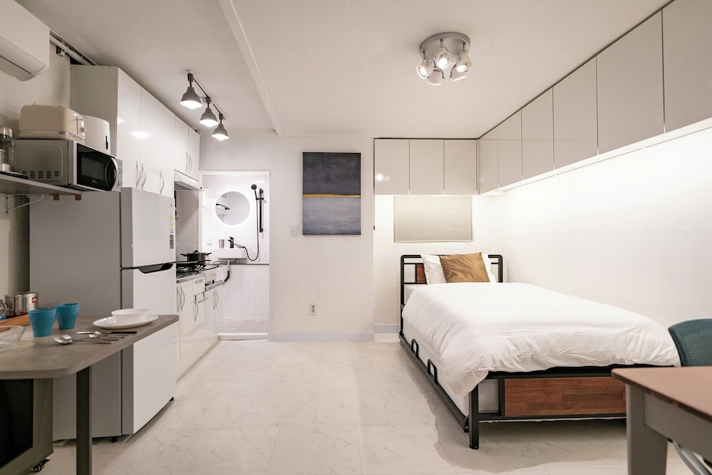 JTS Tailored Service Studio near Hyehwa Station — 4-Star Luxury Hotel in Seoul, South Korea