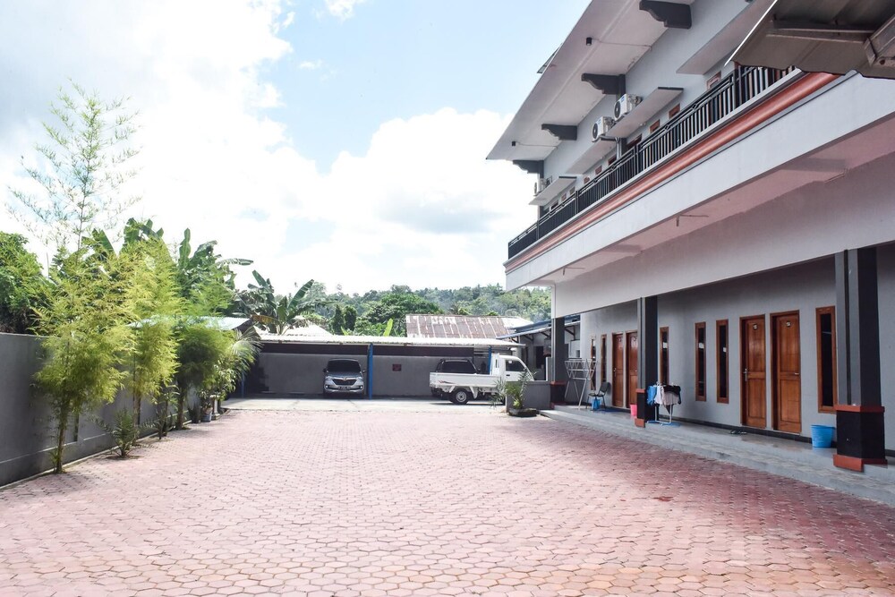 RedDoorz near Universitas Pattimura Ambon in Ambon, Indonesia