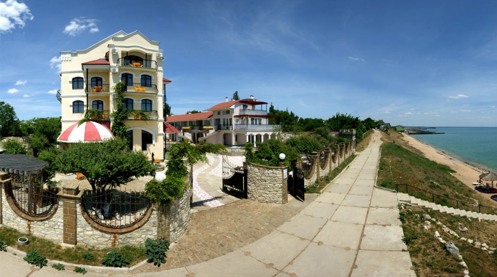 Primorskiy Dvorik — hotel in Primorskiy