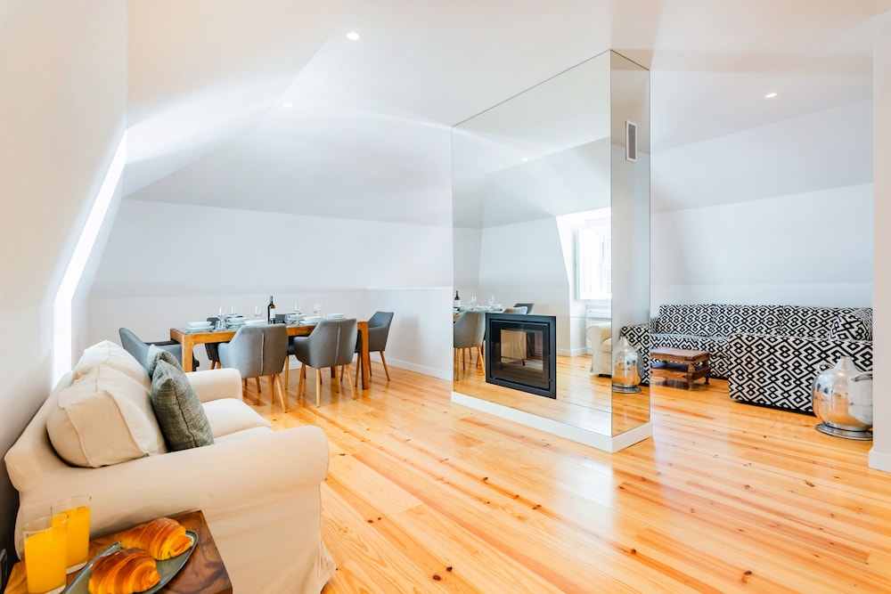 Villa Azzurra Cascais 3BR — 4-Star Luxury Hotel in Cascais, Portugal