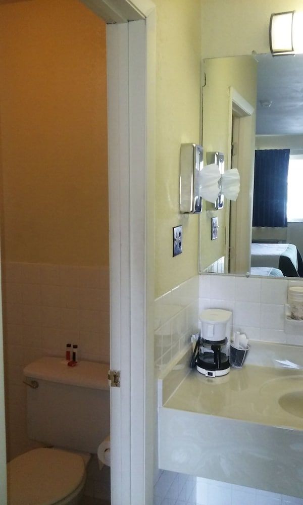 Sutton Lane Motel - photo 16
