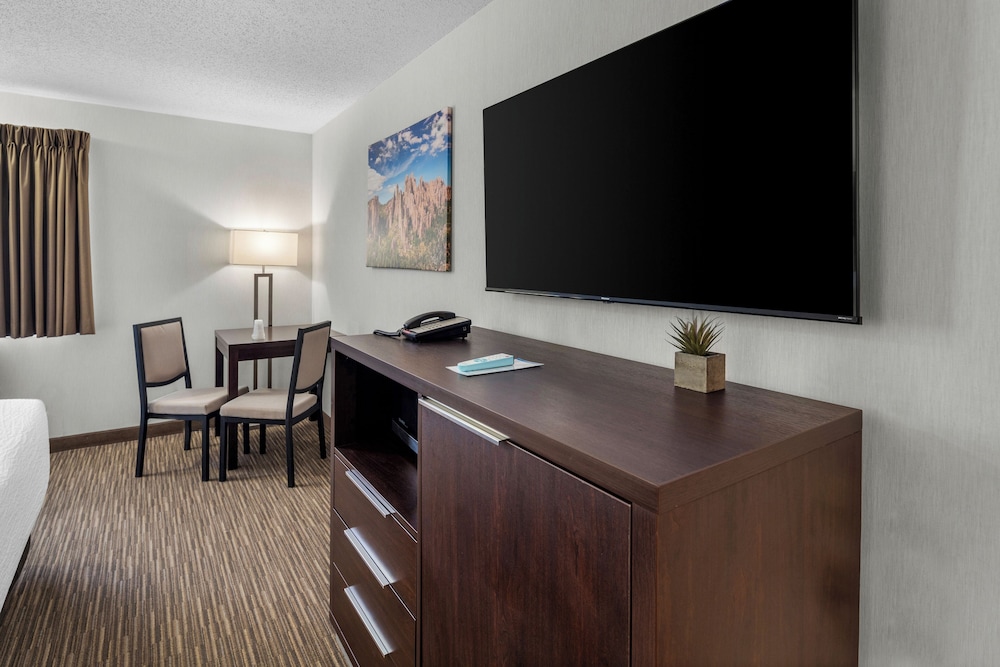 EverSpring Inn & Suites - photo 11