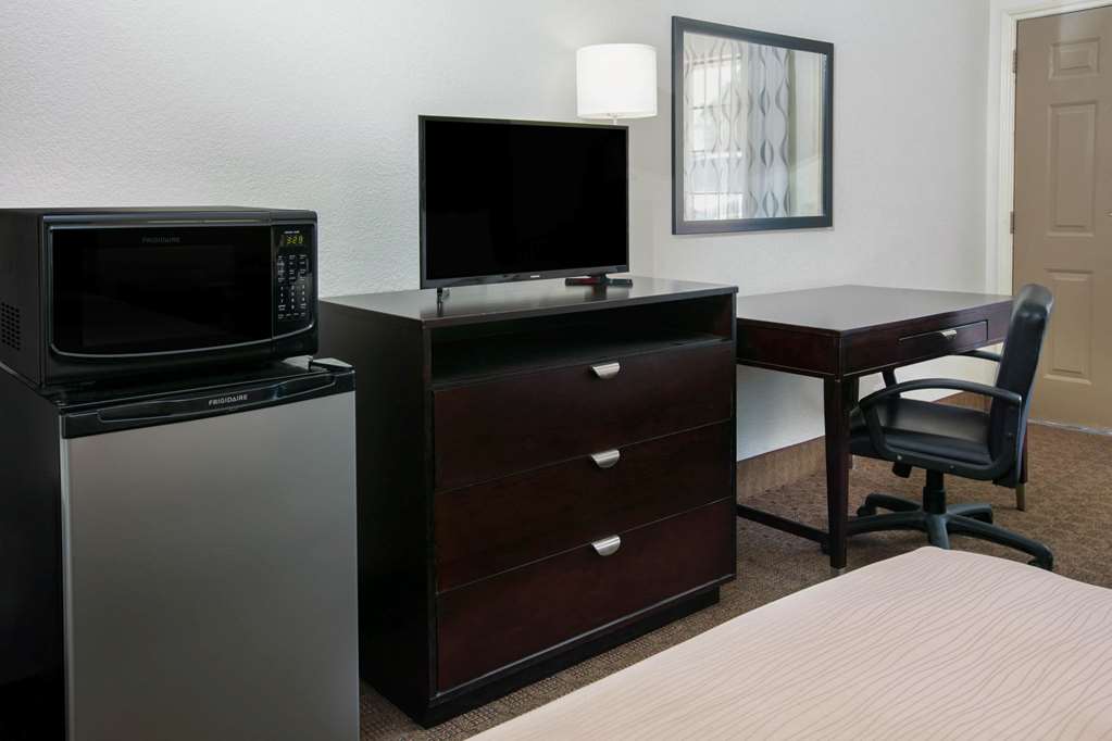 Days Inn by Wyndham Granbury - photo 29