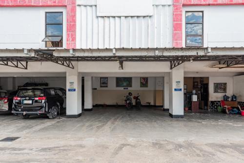 Dancenter Ilir Barar I Near Rumah Sakit Islam Siti Khadijah Formerly Maleo Hotel in Palembang, Indonesia