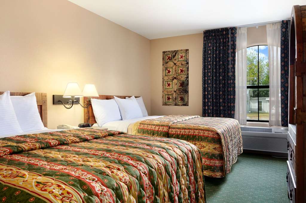Days Inn & Suites by Wyndham Llano - photo 10