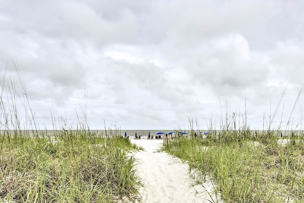 Walk to Bars & Shops: Resort Condo in Hilton Head - photo 22