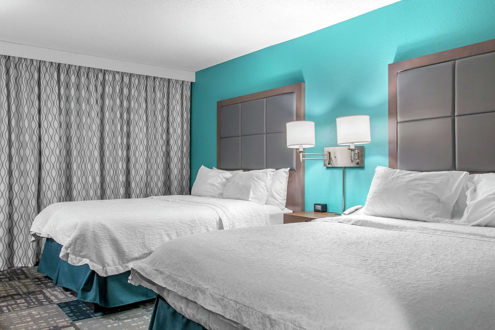 Hampton Inn Adel - photo 6