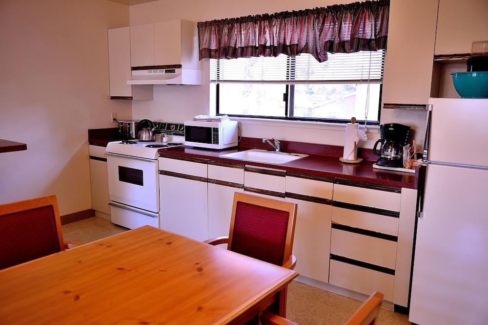 Pacific Gardens Inn - photo 18