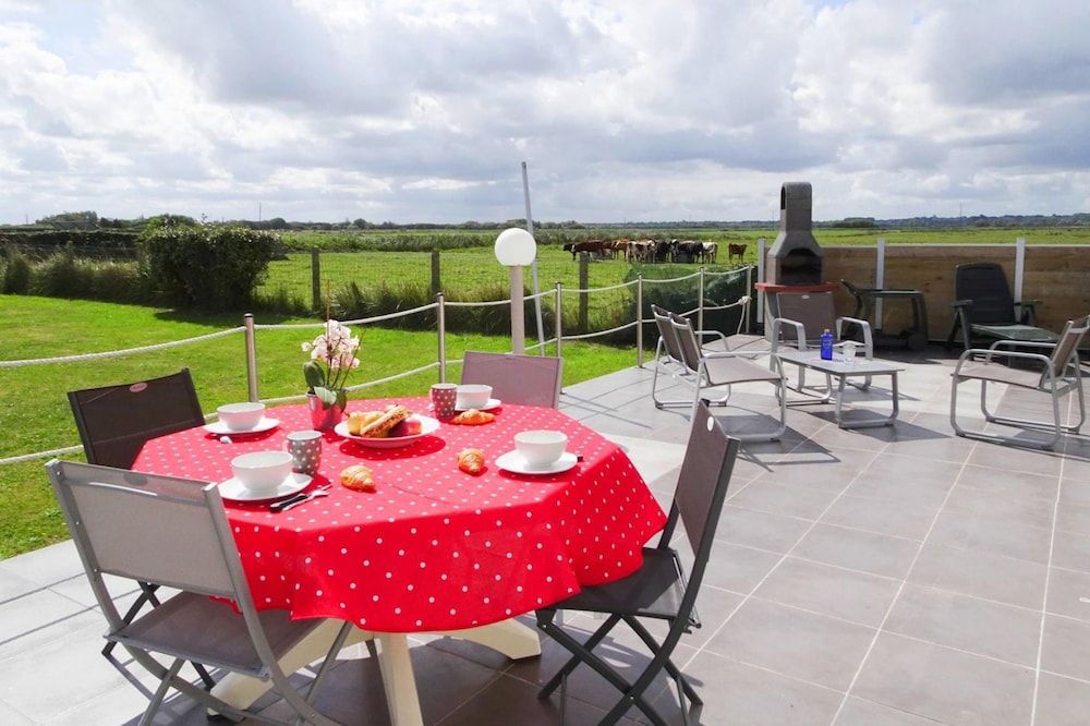 Holiday Home in France by Sandy Beach — 4-Star Luxury Hotel in Montebourg, France