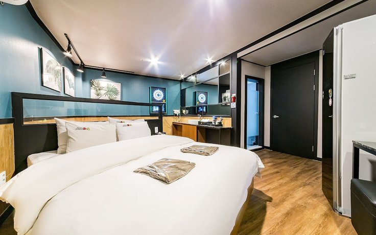 Ansan Hotel Bus in Ansan-Si, South Korea