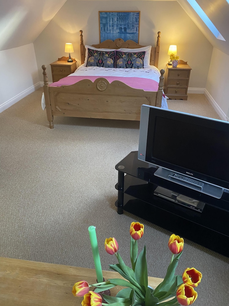 The Hayloft at Oakwood Barn — 4-Star Luxury Hotel in Newbury, United Kingdom
