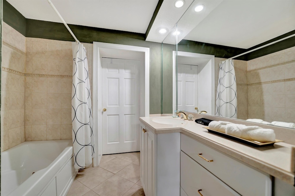 Stones Throw Beachfront Luxury Suites - photo 72