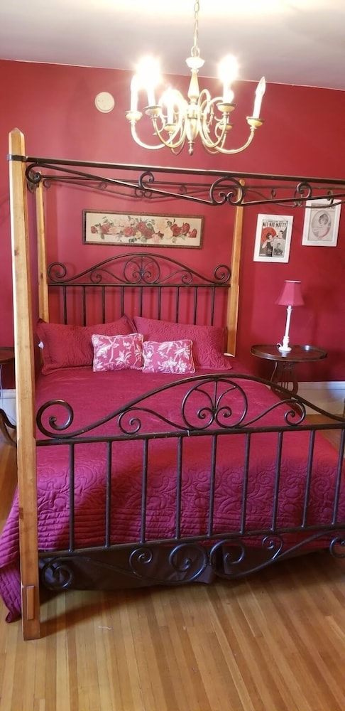 Historic Victorian Inn - photo 9