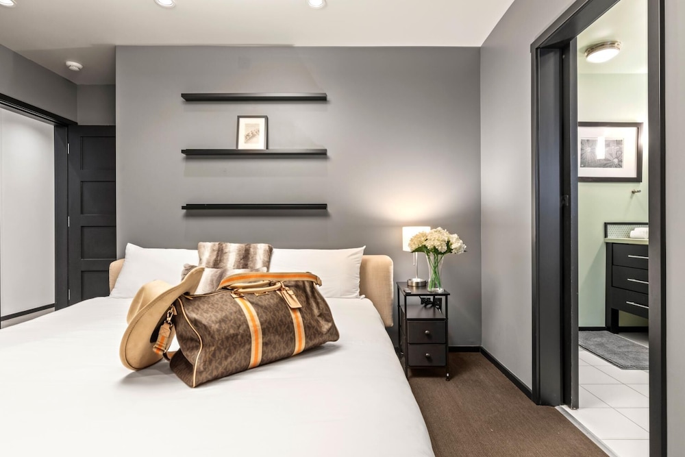 Walk to Ski Slopes Trails Luxury 4 bedroom Private Home With Private Hot Tub Bbq Heated Parking and Two Master Suites Pea 1114 by KBM Resorts — 4-Star Luxury Hotel in Bridgeport, United States