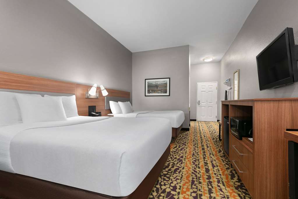 La Quinta Inn & Suites by Wyndham Belton Temple South - photo 15
