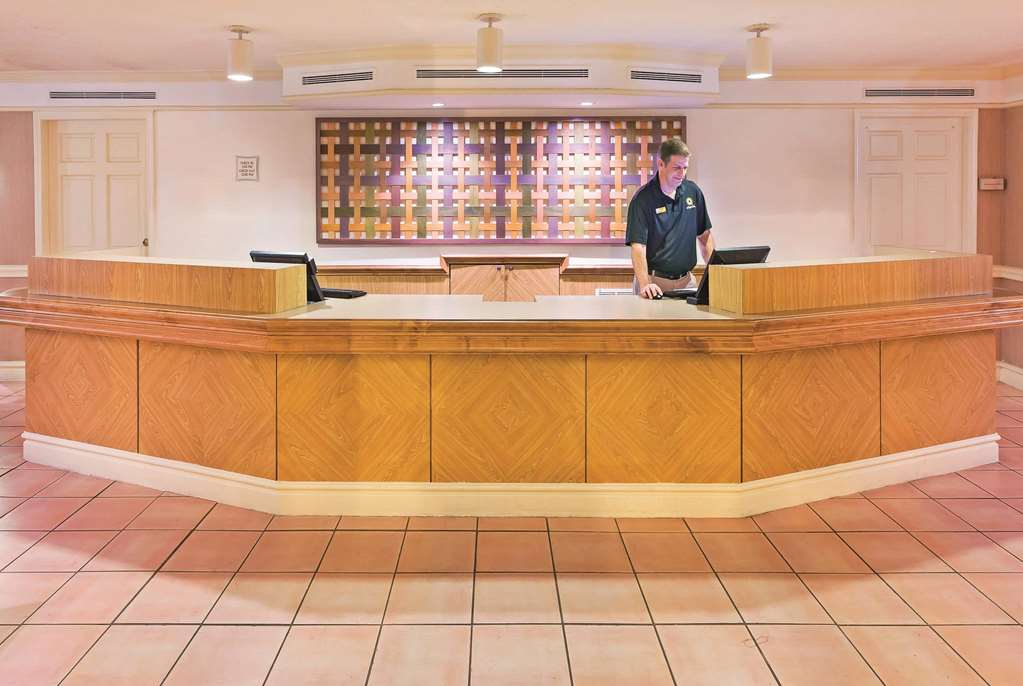 La Quinta Inn by Wyndham San Antonio Lackland - photo 8