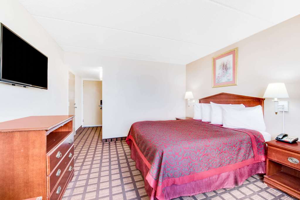 Days Inn & Suites by Wyndham Laredo - photo 12