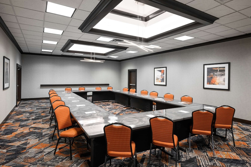 Hampton Inn Evansville Airport - photo 45