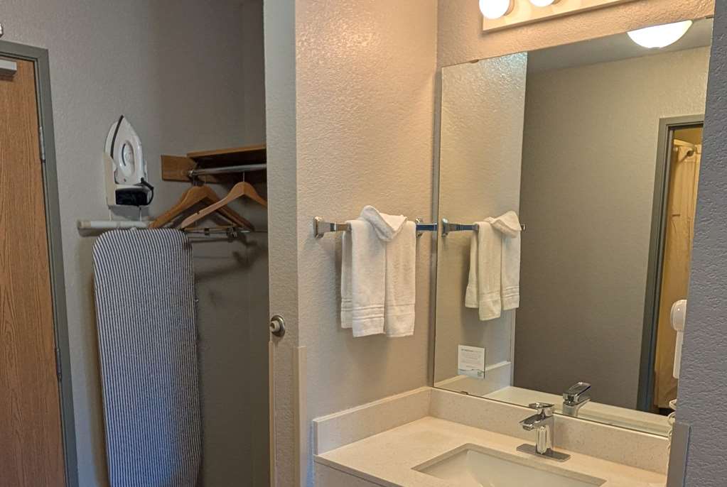 Days Inn & Suites by Wyndham Castle Rock - photo 35