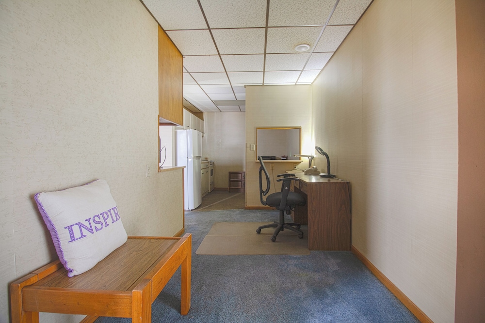 HomeTown Inn by OYO Liberal KS - photo 34