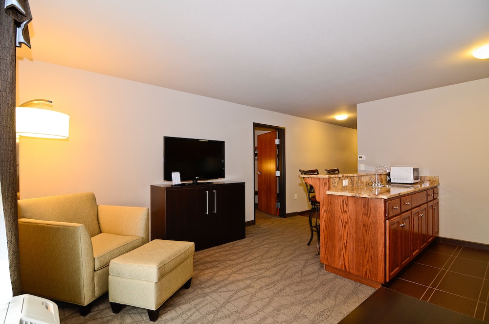 Astoria Hotel and Event Center - photo 8