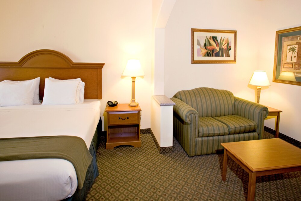 Holiday Inn Express & Suites Rio Grand by IHG - photo 9