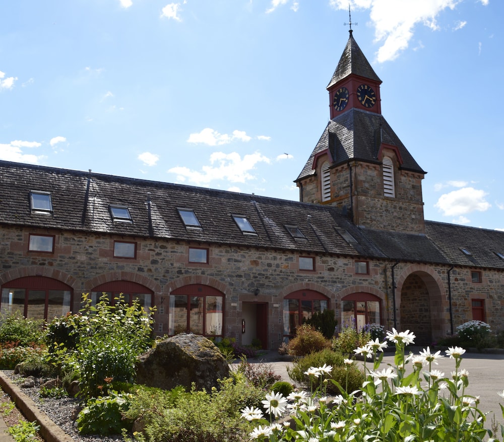 Tomich Holidays Courtyard Cottage — 4-Star Luxury Hotel in Beauly, United Kingdom