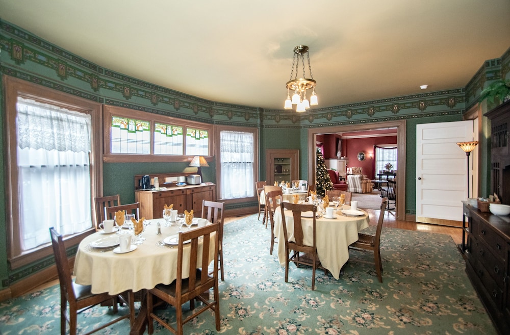 Looking Glass Inn - photo 76