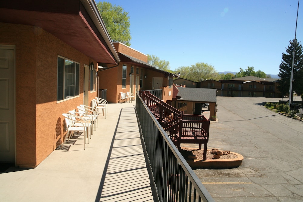 Black Canyon Motel - photo 32