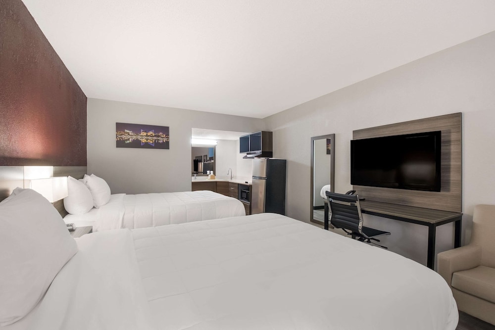Suburban Studios Cleveland Central - photo 10