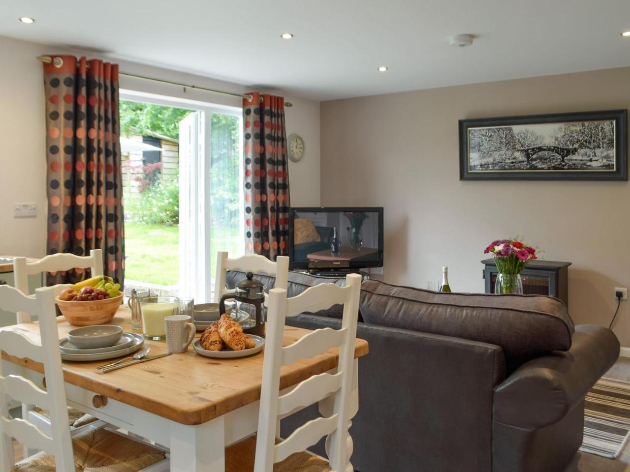 Llain Cottage — 5-Star Luxury Hotel in Llandysul, United Kingdom