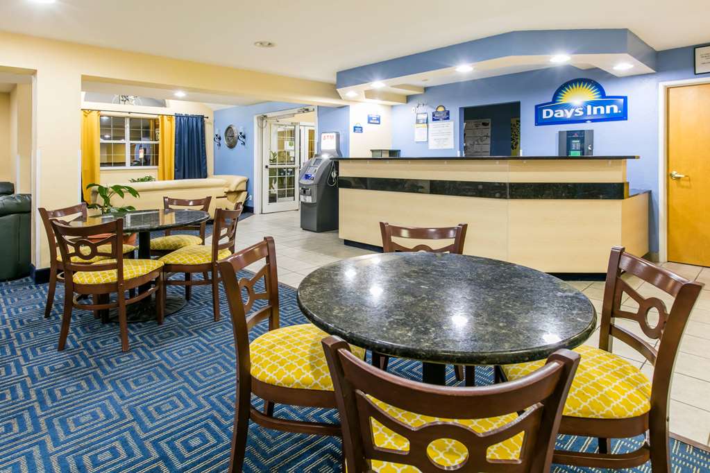 Days Inn & Suites by Wyndham Pryor - photo 2
