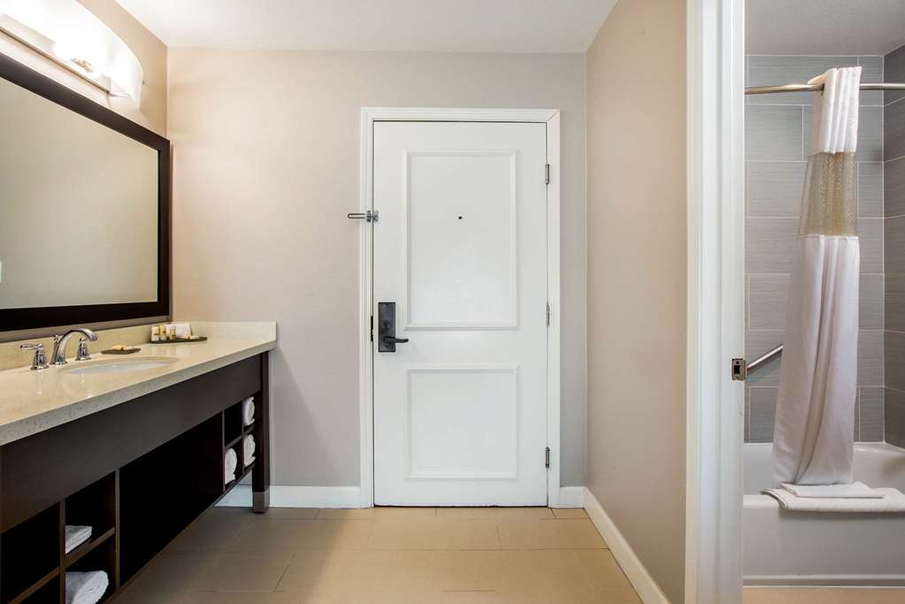 La Quinta Inn & Suites by Wyndham Pomona - photo 16