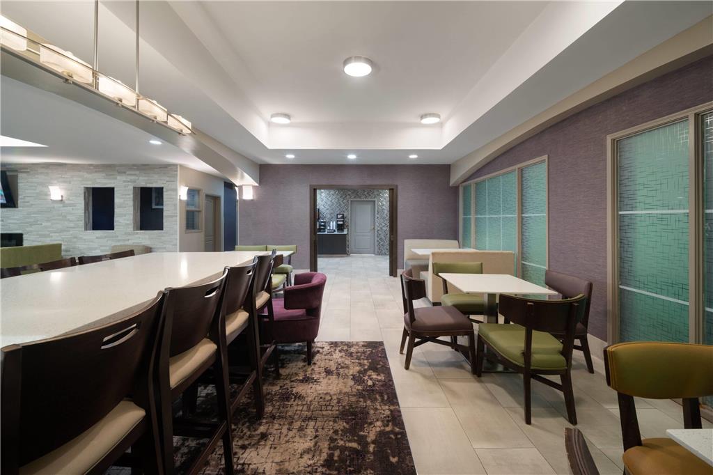 La Quinta Inn & Suites by Wyndham Atlanta Stockbridge - photo 41