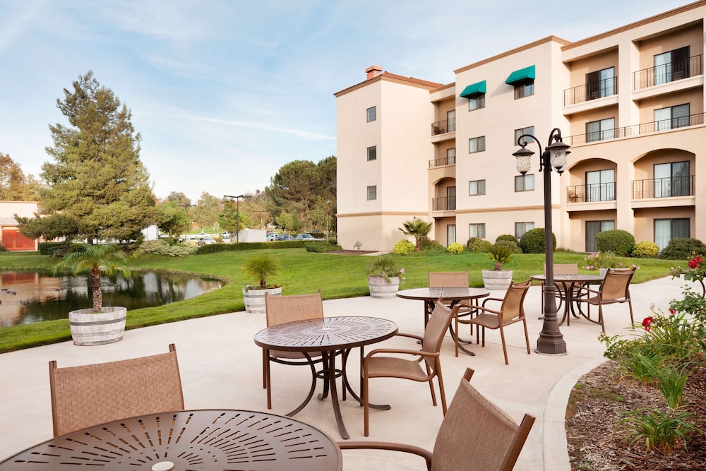 Embassy Suites by Hilton Temecula Valley Wine Country - photo 36