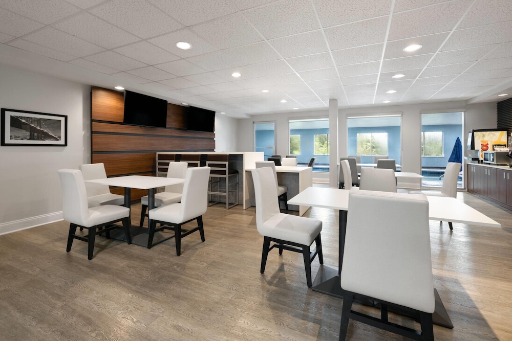 Wingate by Wyndham Dublin Near Claytor Lake State Park - photo 53
