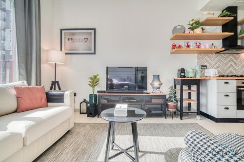Jovial 1BR at Collective Tower 2 Mohammed Bin Rashid City by Deluxe Holiday Homes — 4-Star Luxury Hotel in Dubai, United Arab Emirates