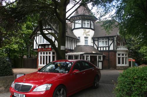 The Pines Hotel — hotel in Luton