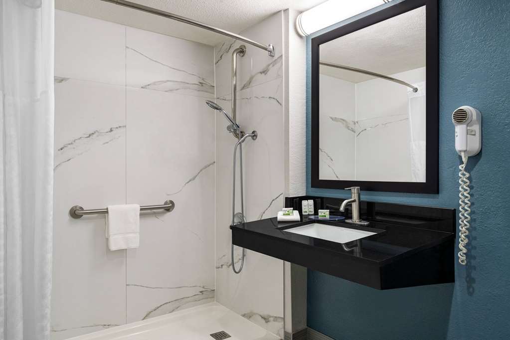 La Quinta Inn by Wyndham Victoria - photo 35