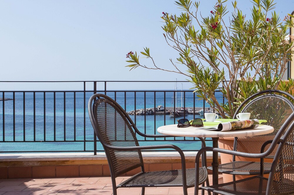 Palermo Mare Holidays - carbon neutral hotel in Palermo