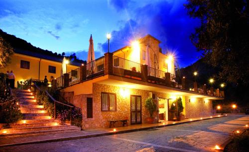 Agriturismo Villa Orchidea — 4-Star Luxury Hotel in Ali Terme, Italy