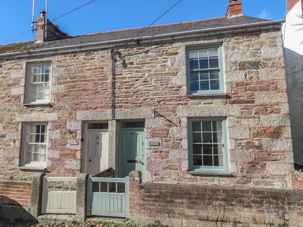 Apple Tree Cottage — 4-Star Luxury Hotel in Helston, United Kingdom