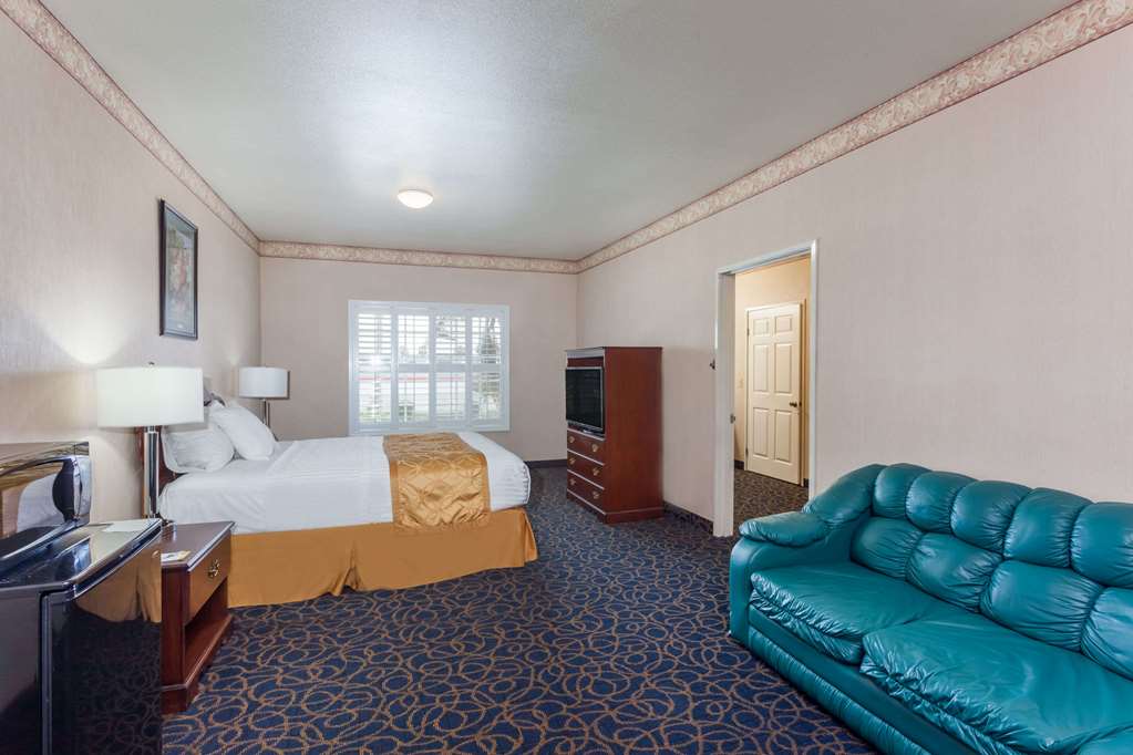 Days Inn & Suites by Wyndham South Gate - photo 12