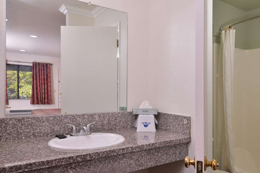 Americas Best Value Inn & Suites Clearlake Wine Country - photo 13
