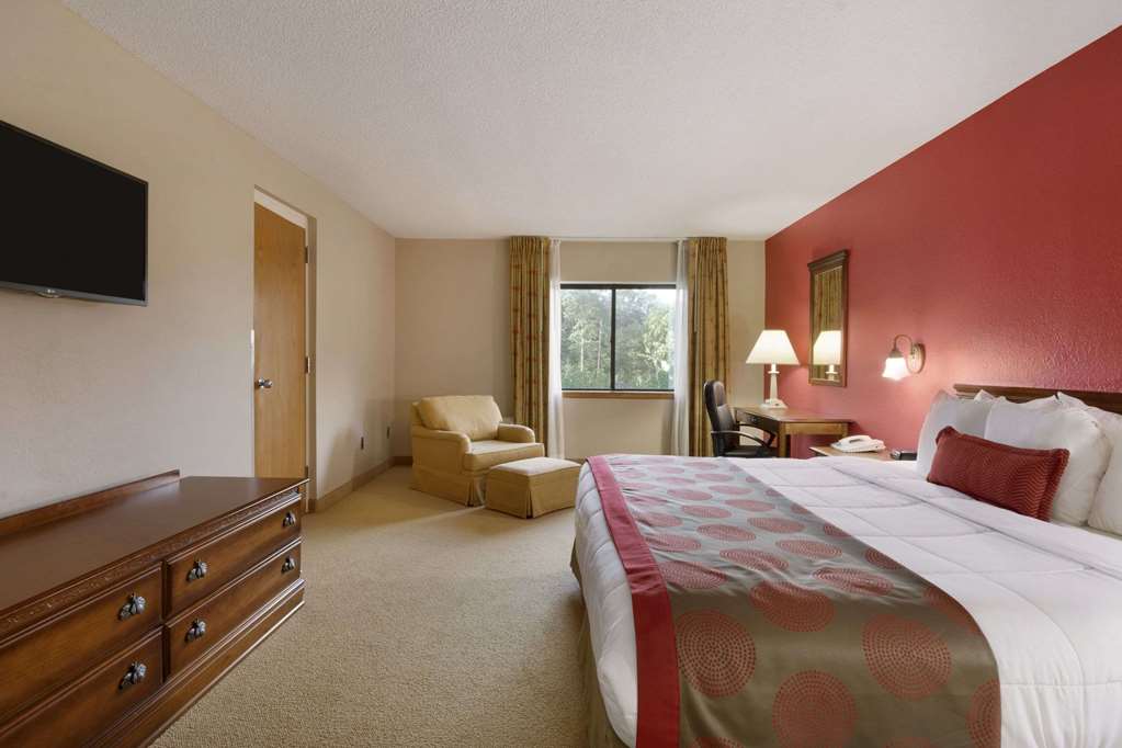 Ramada by Wyndham Raleigh - photo 10