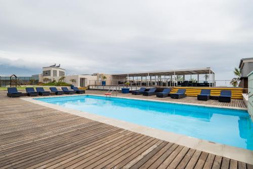 Lagoon Shoreline 2 Bedroom Apartment — 4-Star Luxury Hotel in Cape Town, South Africa