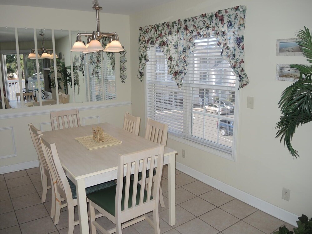 Golf Resort Villa 2607 with Family Friendly Outdoor Pools Onsite by RedAwning - photo 29